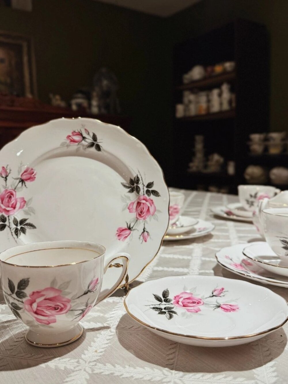 Colclough 16Pc Pink Roses Gold Trim Fine Bone China Tea Set for 5 & Creamer